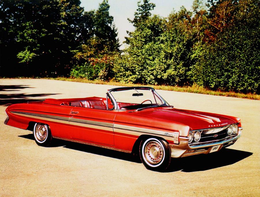  Oldsmobile Starfire Convertible (3667) 1961 года  (фото 1 из 7)